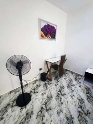 Chambre Exécutive, balcon, vue montagne | Restauration dans la chambre