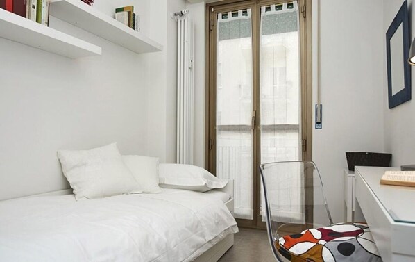 2 bedrooms, desk, iron/ironing board, travel cot - Fiuggi, Cozy 2 Br Apt By Halldis (Milan)