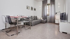 TV - Fiuggi, Cozy 2 Br Apt By Halldis (Milan)