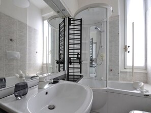 Hair dryer, bidet - Garigliano, Large And Cozy Apt By Halldis (Milan)