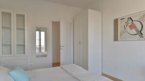 2 soverom, strykejern/-brett, reiseseng for barn og wi-fi (inkludert)