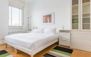 2 bedrooms, iron/ironing board, travel cot, free WiFi