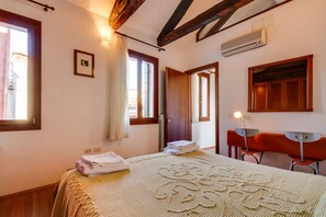 1 bedroom, iron/ironing board, free WiFi