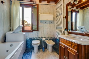 Séchoir à cheveux, bidet