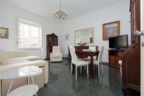 TV - Cozy 1Br Near Vatican, Bright & Central by Halldis (Rome)