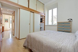 2 chambres, fer et planche à repasser, lit parapluie, Wi-Fi gratuit