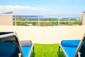 Property grounds - Apartment in Mandelieu-la-napoule with 2 bedrooms sleeps 4 (Mandelieu-la-napoule)
