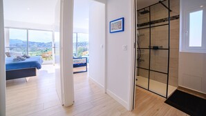 2 bedrooms, iron/ironing board, travel cot, free WiFi - Apartment in Mandelieu-la-napoule with 2 bedrooms sleeps 4 (Mandelieu-la-napoule)
