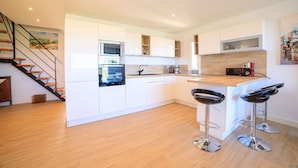 Coffee/tea maker, fridge, microwave, oven - Apartment in Mandelieu-la-napoule with 2 bedrooms sleeps 4 (Mandelieu-la-napoule)