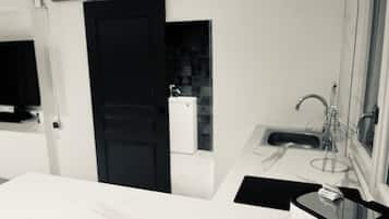 Microwave, oven, stovetop, coffee/tea maker