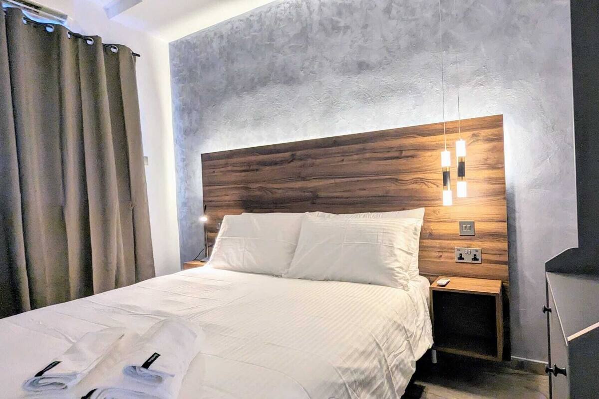 Economy Double Room | Memory foam beds, soundproofing, WiFi (free)