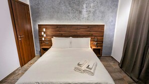 Standard Double Room | Memory foam beds, soundproofing, free WiFi - De la Croix (Swieqi)