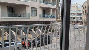 Deluxe Double Room | Memory foam beds, soundproofing, WiFi (free) - De la Croix (Swieqi)