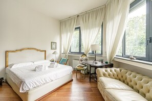 1 bedroom, desk, iron/ironing board, travel cot - Conca Del Naviglio One Bedroom, Luxurious And Spacious Apartment By Halldis (Milan)