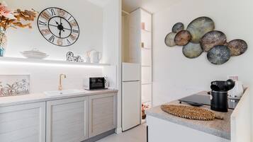 Réfrigérateur, micro-ondes, four, lave-vaisselle