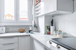 冷蔵庫、電子レンジ、オーブン、食器洗い機