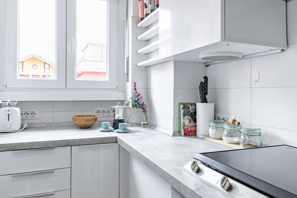 Fridge, microwave, oven, dishwasher