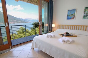 2 bedrooms, iron/ironing board