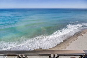 On the beach - 112 Stunning Beachfront Apartment in Benalmádena! (Benalmádena)