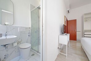 Shower, hair dryer - Ettore Rolli In Trastevere, Modern 3 Br Apartment By Halldis (Rome)