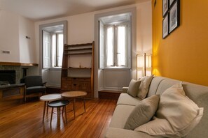 TV - De Gradi, 2 Br Apartment In Monza By Halldis (Monza)