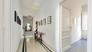 Unclassified image, 3 of 27, button - Dandolo In Trastevere, Splendid, Spacious And Bright 3 Br Apartment By Halldis (Rome)