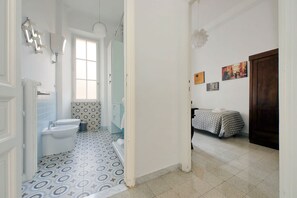 Dusj, hårføner og bidé