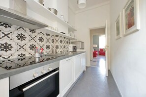 Fridge, microwave, oven, stovetop - Dandolo In Trastevere, Splendid, Spacious And Bright 3 Br Apartment By Halldis (Rome)