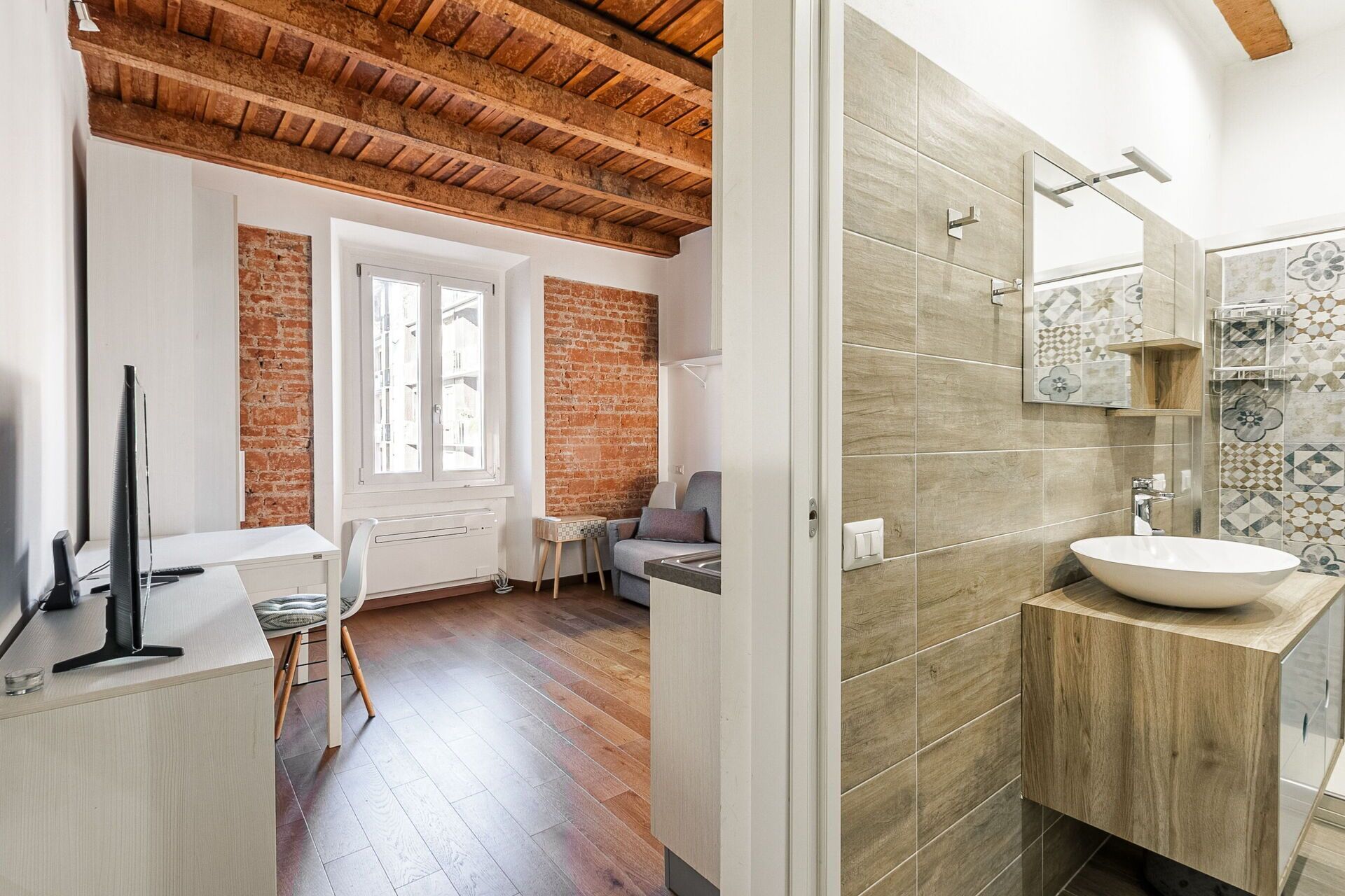 Bathroom, Living Room