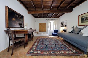 Iron/ironing board, travel crib, free WiFi