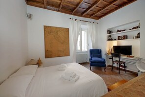 Iron/ironing board, travel crib, free WiFi