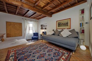 Iron/ironing board, travel crib, free WiFi