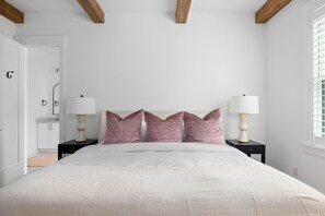 5 bedrooms, free WiFi, bed sheets
