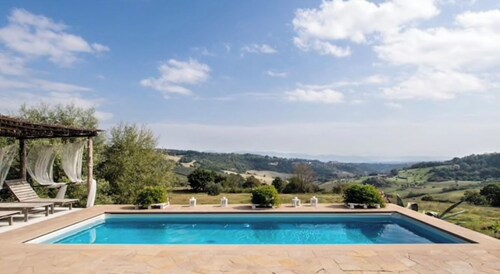 Olives and Barrels. The authentic countryside villa at the border with Tuscany 