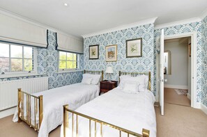 A bedroom with two single beds, a window with a white blind, and patterned wallpaper. - Beautiful & Spacious, 2 Bed in South Kensington (London)