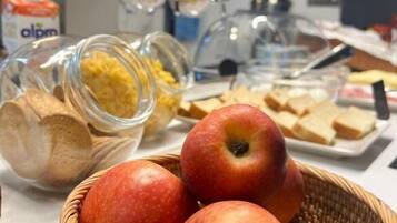 Petit déjeuner buffet (7 EUR par personne)