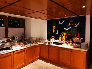 Dagelijks ontbijtbuffet (EUR 17 per persoon)