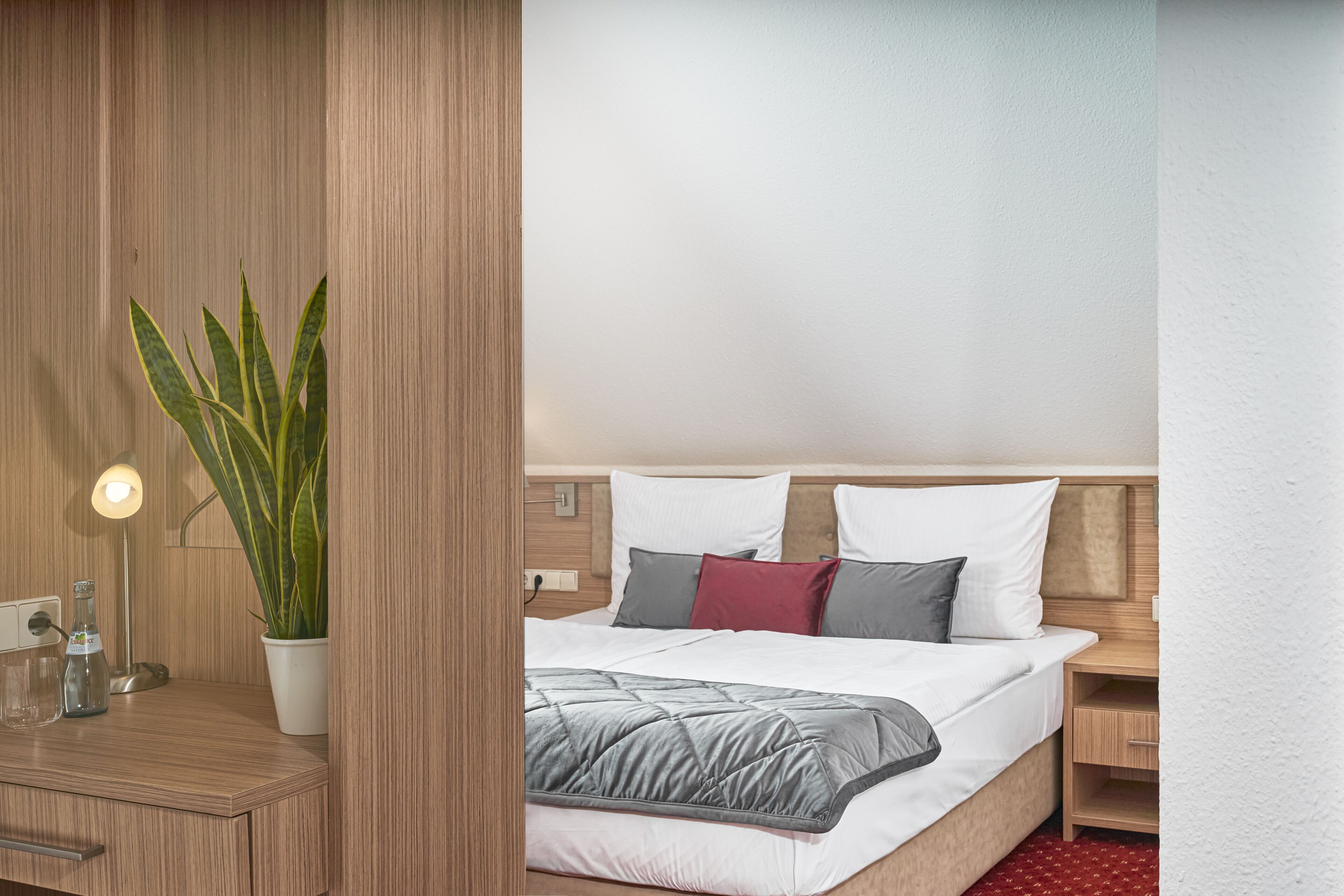 Caja de seguridad en la habitación y escritorio 