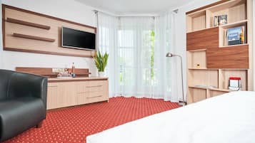 Double Room, Non Smoking | In-room safe, desk, laptop workspace, soundproofing