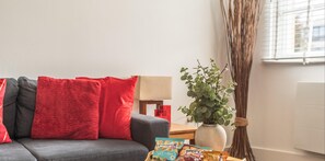 Smart TV - Central | Free Secure Parking | Relocating Families (Reading)