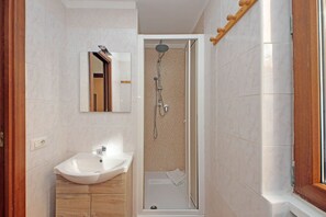 Shower, hair dryer, bidet - Homs, Comfortable 1 Br Apartment By Halldis (Rome)
