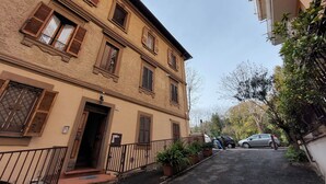 Unclassified image, 4 of 21, button - Homs, Comfortable 1 Br Apartment By Halldis (Rome)