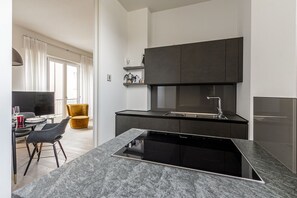 Fridge, microwave, oven, stovetop