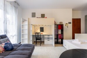 Bureau, fer et planche à repasser, lit parapluie, Wi-Fi gratuit