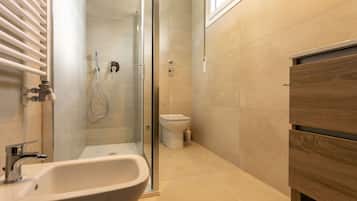 Doccia, asciugacapelli, bidet
