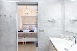 Douche, sèche-cheveux