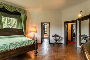 8 bedrooms, iron/ironing board, free WiFi