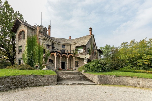 Building Exterior, Main Entrance
