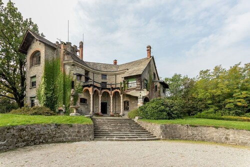 Villa Rocchetta, Enchanting Villa With 7 Br And Covered Parking By Halldis