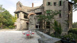 Outdoor dining - Villa Rocchetta, Enchanting Villa With 7 Br And Covered Parking By Halldis (Bosisio Parini)